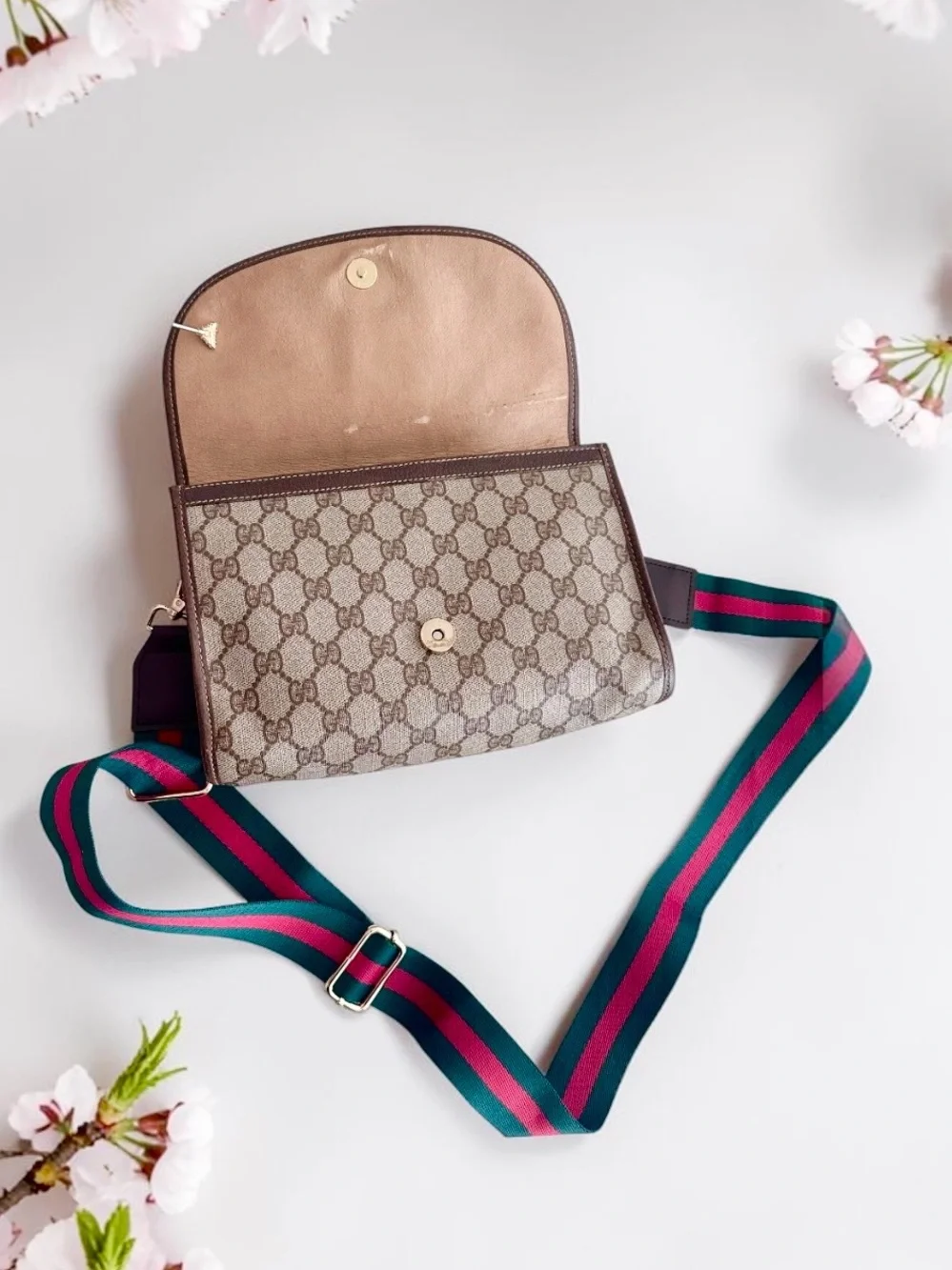 Gucci GG Supreme Clutch Bag